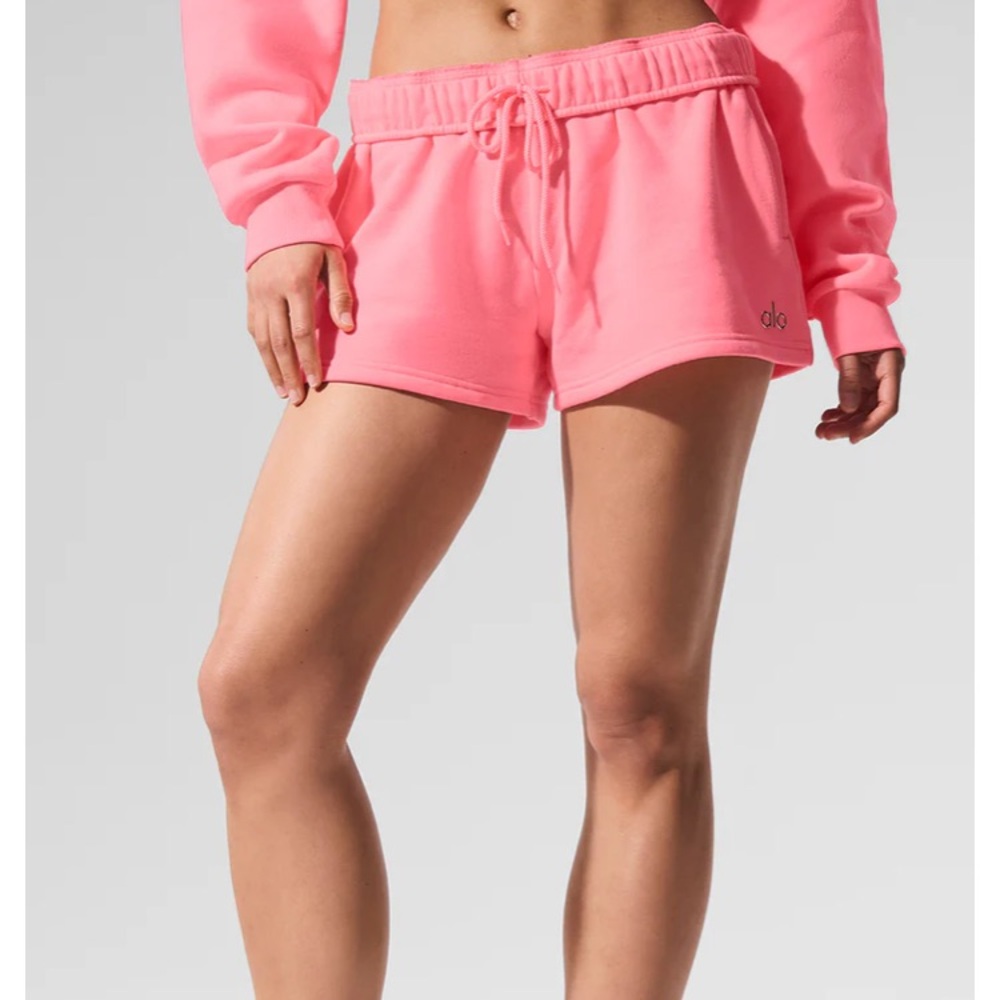 LAST ONE SAME DAY SHIP NWT AUTHENTIC ALO YOGA Neon Bubblegum Pink ACCOLADE SHORT - Picture 3 of 9
